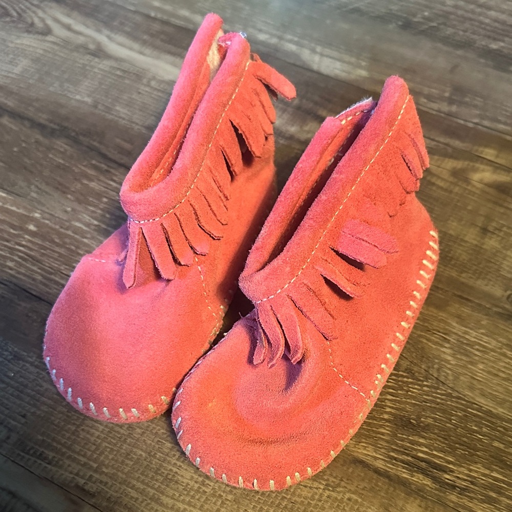 Minnetonka Fringed Pink Kids Moccasins